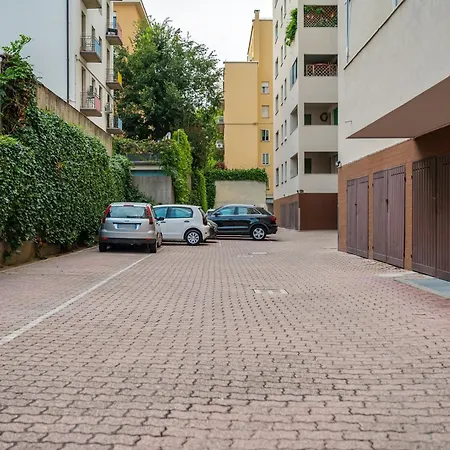 Bologna, Vicino Al Centro E Ospedale Sant'orsola, Parcheggio Privato - Corde & Colori Bologna