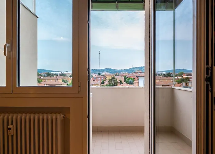 Bologna, Vicino Al Centro E Ospedale Sant'orsola, Parcheggio Privato - Corde & Colori