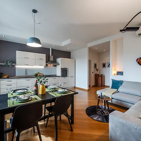 Bologna, Vicino Al Centro E Ospedale Sant'orsola, Parcheggio Privato - Corde&colori