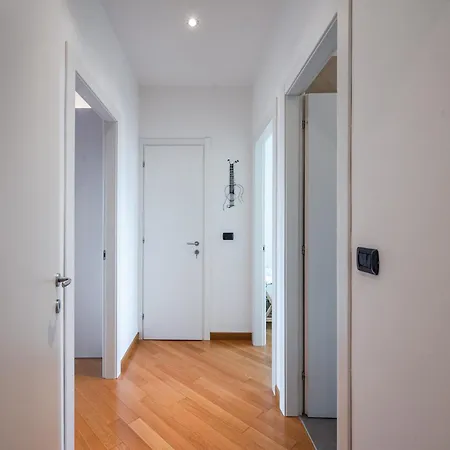 Bologna, Vicino Al Centro E Ospedale Sant'orsola, Parcheggio Privato - Corde&colori